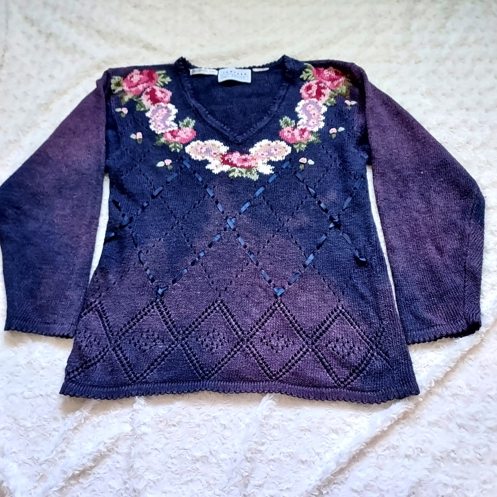 Vintage Jantzen Petite Cottagecore Floral Hand Embroidered sweater Small